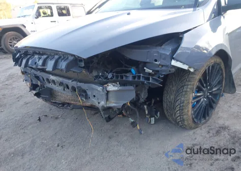 2017 Ford Focus Rs из США, поврежденный, VIN WF0DP3TH6H4121102